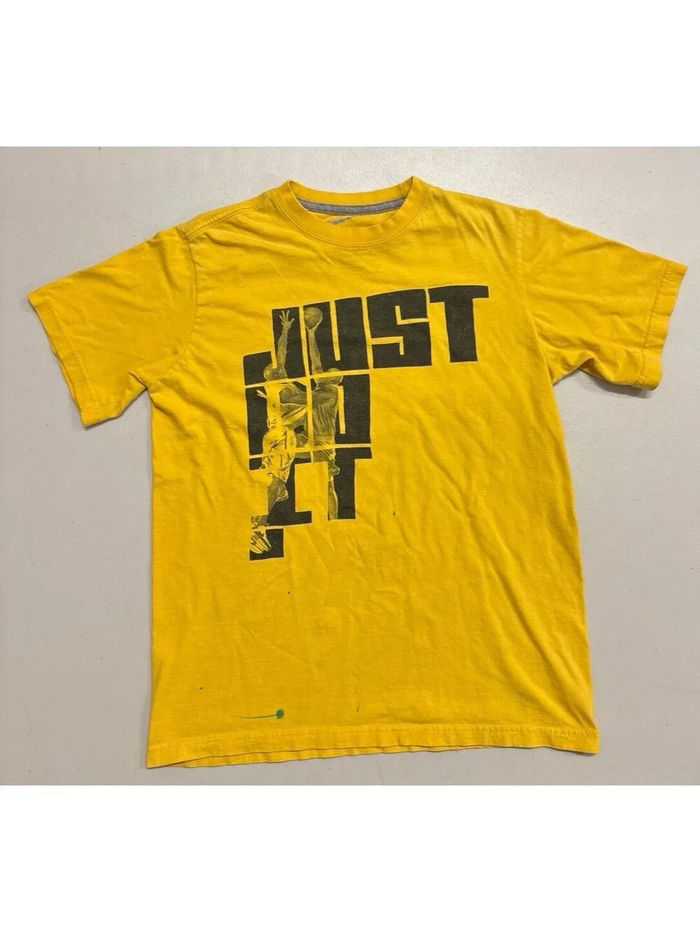 Nike Just Do It Graphic T-Shirt Kids Large Yellow Tee Basketball